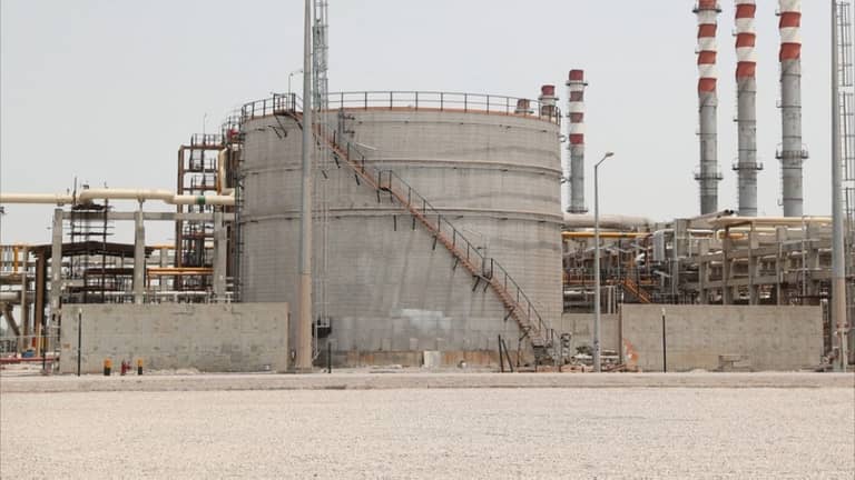 إيران تغرق بنفطها.. فائض قاتل يهدد باختناق قريب