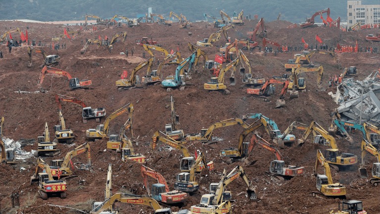 الصين تنبش نفايات أمس لتشغيل محارق اليوم