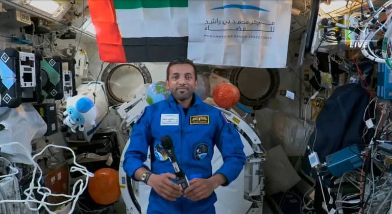 إعصار إيداليا يتسبب في تأجيل عودة "النيادي" إلى الأرض