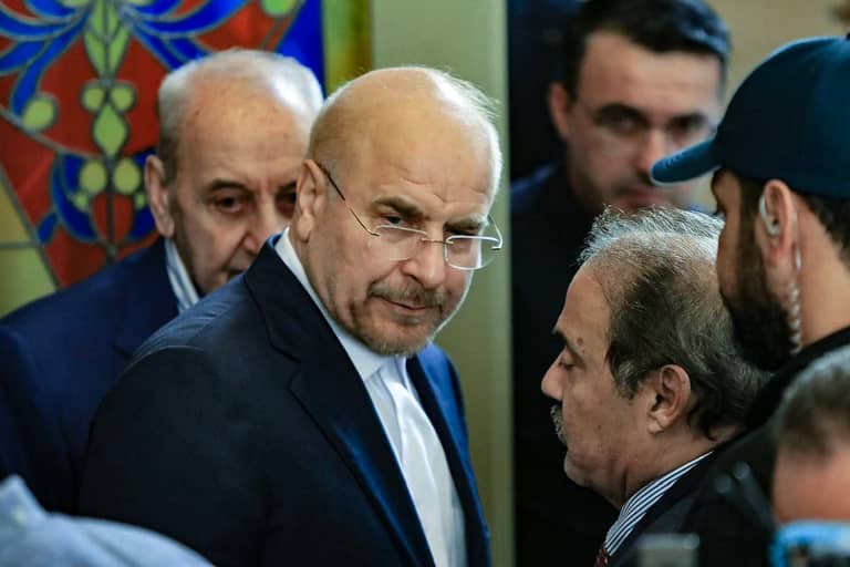 رئيس البرلمان الإيراني يتفقد غارة بيروت الأعنف