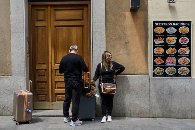 وداعا لقائمة الأعمال المنزلية.. "Airbnb" تغيّر قواعد المغادرة