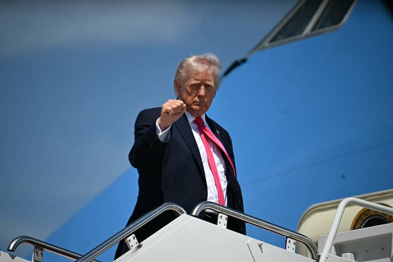 ترامب: هرمز مفتوح.. لكن الحصار على إيران مستمر