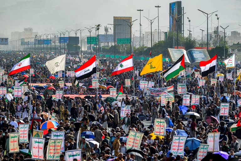 "محور إيران" يواجه "النكسات بالإنكار".. وحزب الله "يراجع نفسه"