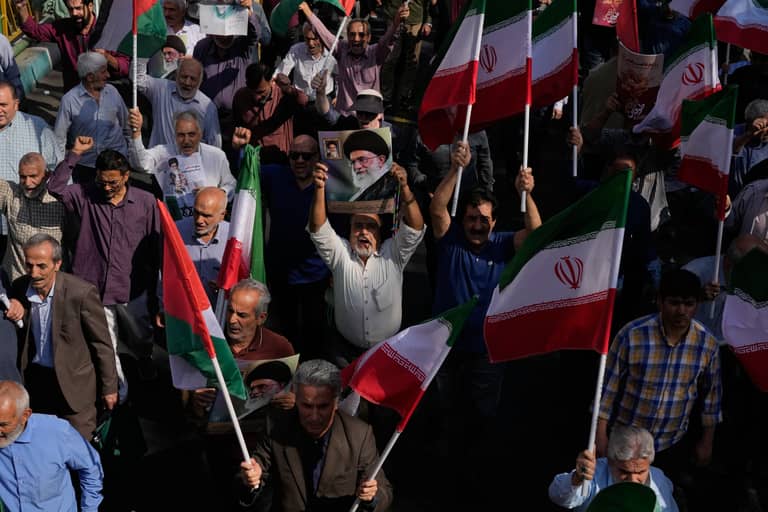 بعد اغتيال خامنئي.. هل من السهل تغيير النظام؟