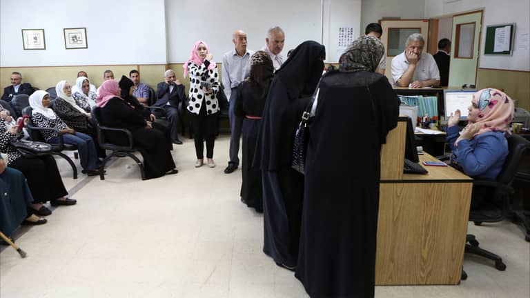 زيادة أجور أطباء الأردن.. "أبو كنان" يفقد الأمل في علاج ابنه