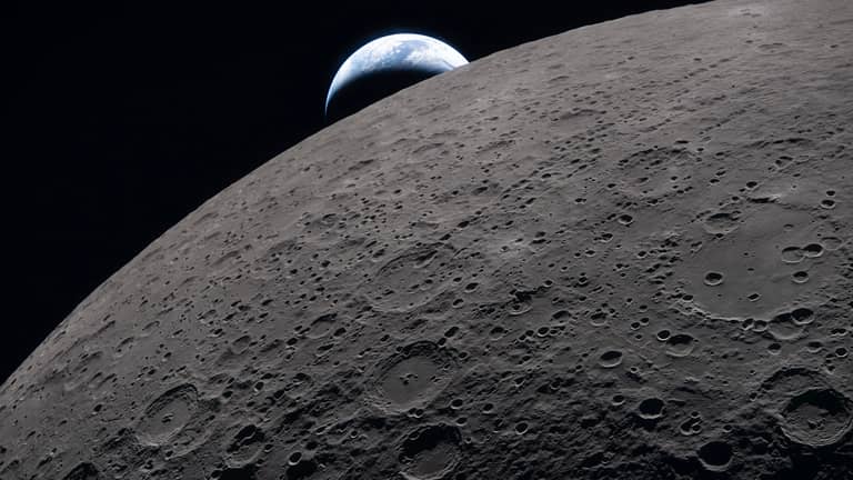 مشهد سينمائي.. نيازك تضرب القمر أمام أعين رواد ناسا