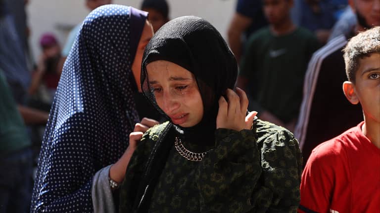 "لعبة المزايدة والتردد".. ماذا يجري في مفاوضات غزة الآن؟