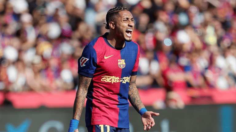 بـ"احتفال الركبة".. هل اقترب رافينيا من وداع برشلونة؟