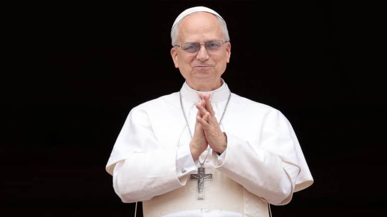 بابا الفاتيكان يدعو لوقف إطلاق النار في غزة في أول قداس له