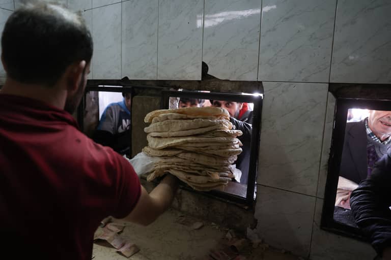 ارتفاع سعر الخبز في حلب وإدلب بنسبة 900%