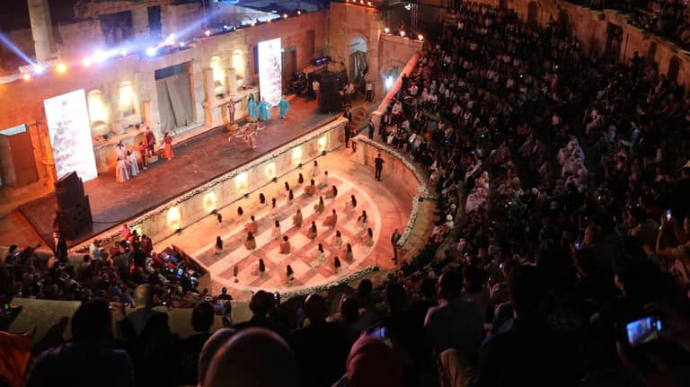 الأردنيات ينعشن الاقتصاد بمهرجان جرش