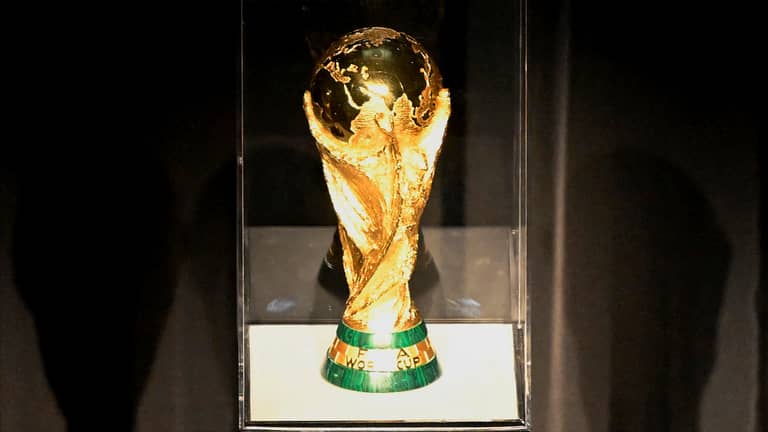 بطل العالم يعود من الموت