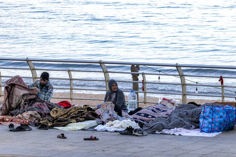 فرنسا ترفع مساعداتها إلى لبنان إلى 60 طناً
