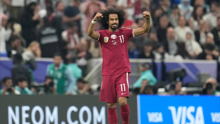 للمرة الثانية.. أكرم عفيف أفضل لاعب في آسيا