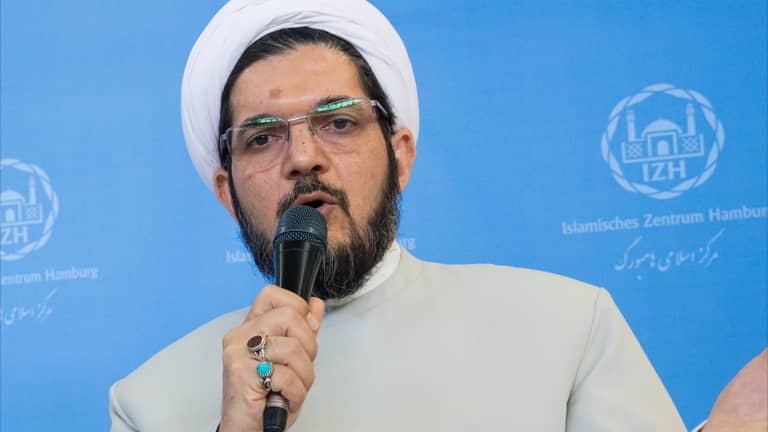 ألمانيا تطرد "ممثل خامنئي"