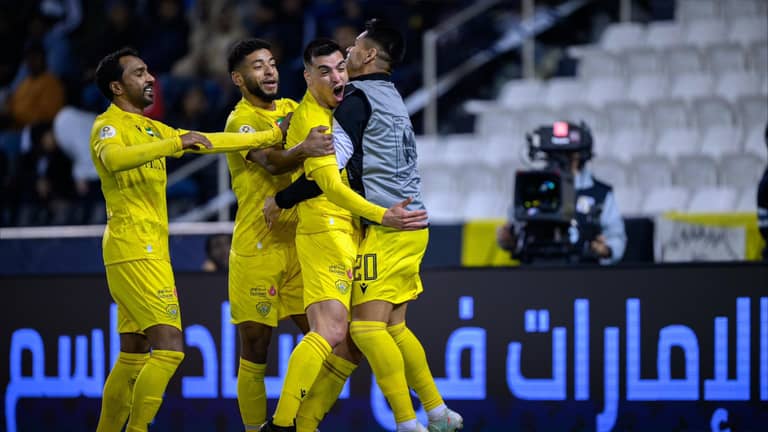 الوصل يقتنص درع السوبر الإماراتي القطري