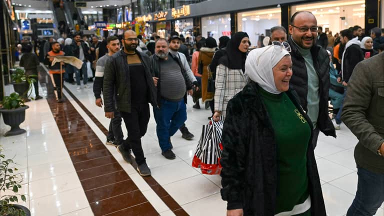 على مسافة 40 كيلومترا من العقوبات.. أسواق إدلب تفتح الباب لحلب