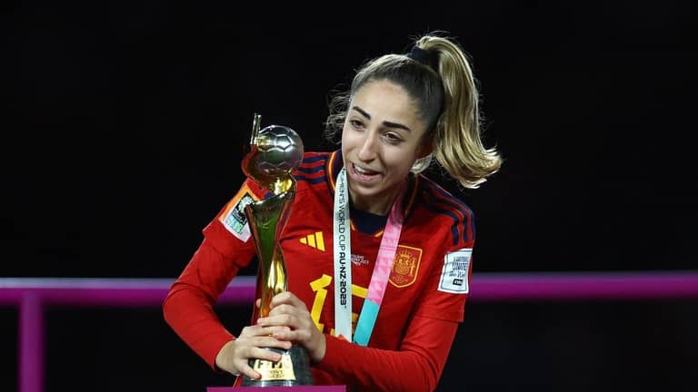 فرحة لم تكتمل.. بطلة منتخب إسبانيا تتلقى "النبأ المحزن" بعد نهائي كأس العالم
