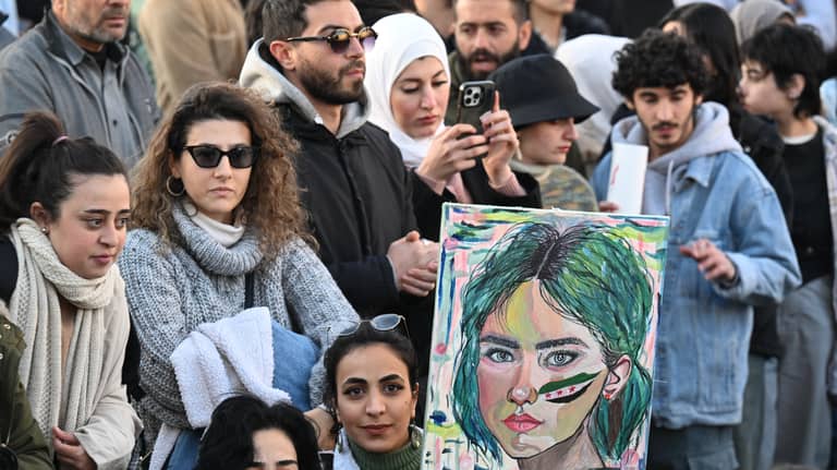 "خارج إشراف الحكومة".. ألمانيا تدعم التعليم والمرأة بسوريا