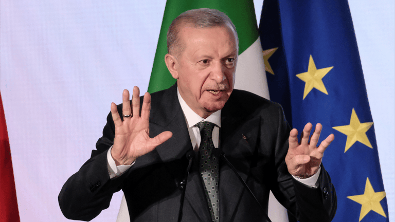 أردوغان يصف دعوة الأكراد إلى حكم لامركزي في سوريا بـ"حلم"