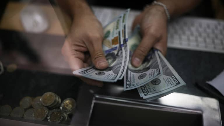 فواتير الدين تتراكم.. كيف تُفتّش حكومات فقيرة في جيبك أنت؟