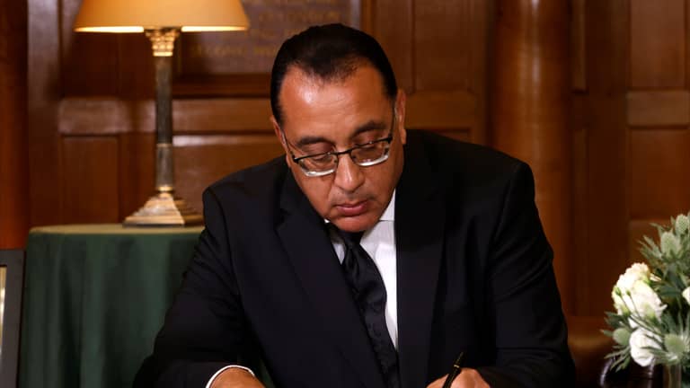 مصر تبيع حصصا من أصولها مقابل 5.6 مليار دولار