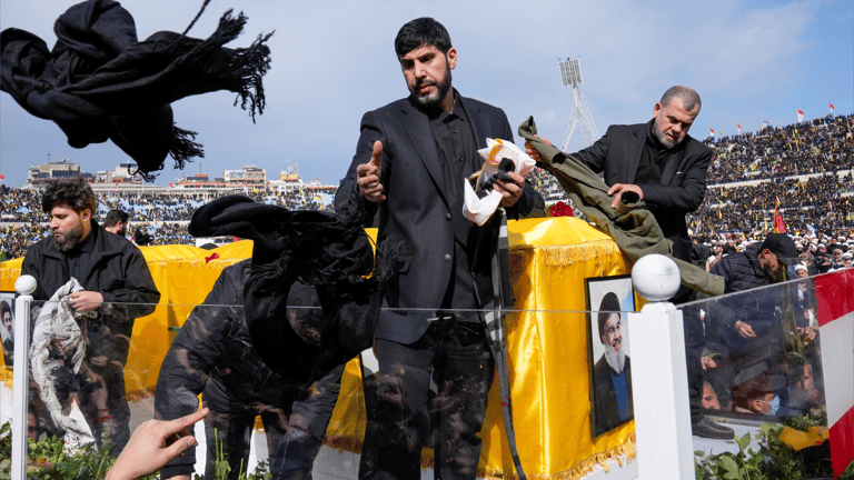 مقتل "أبو علي خليل" المرافق السابق لنصرالله بغارة إسرائيلية على إيران