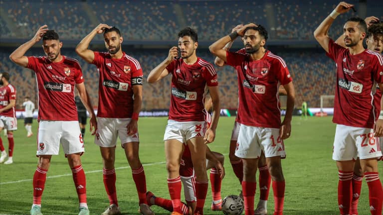 من يدير مباراة الأهلي وبيراميدز في الدوري المصري؟