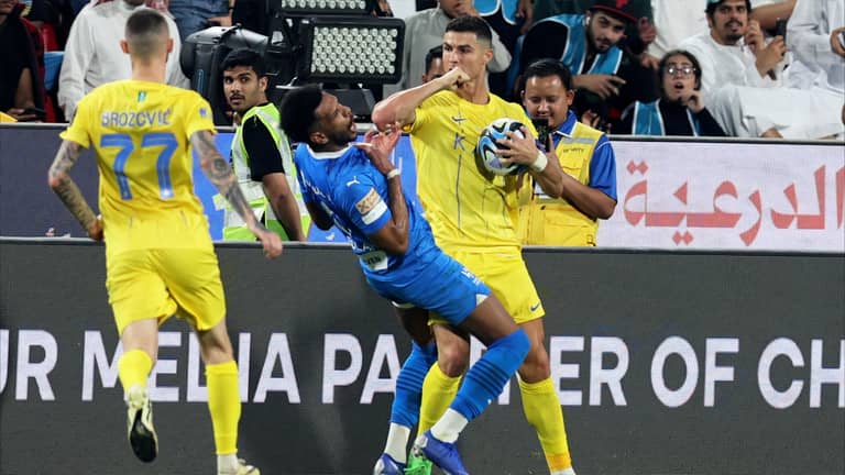 النصر يدافع عن رونالدو
