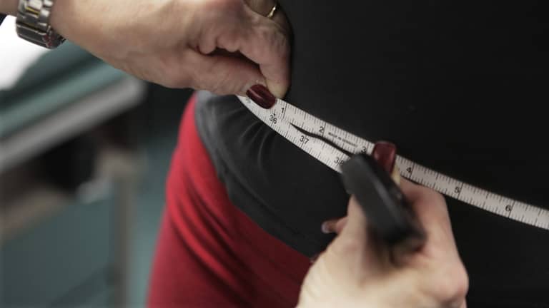 طفل يعاني من ضغط الدم؟.. السمنة أبرز أسباب ارتفاعه بين الصغار