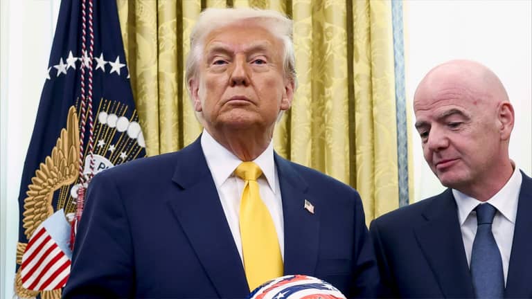 ترامب يخنق كرة القدم.. "ضرائب" جزائية و"ركلات" جمركية