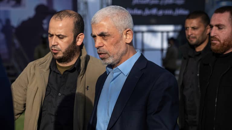 خامنئي يقرأ فقط.. "رسائل السنوار" تكشف سيناريو الحرب الكبرى