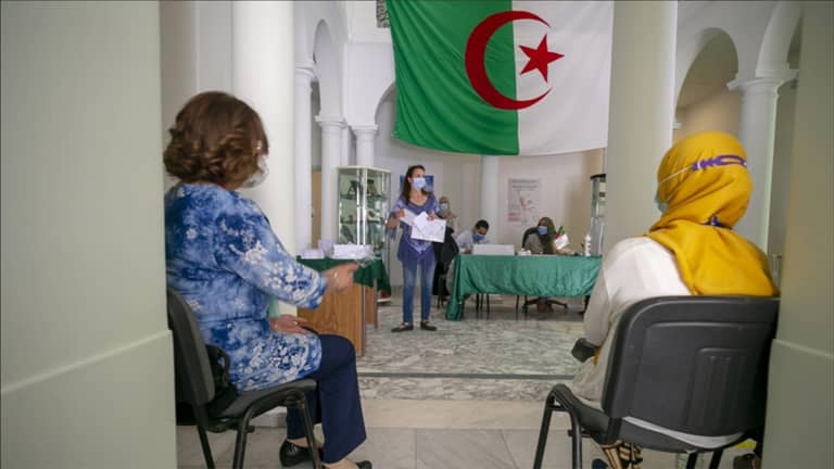 رفض 13 ملفاً.. 3 مرشحين لرئاسة الجزائر