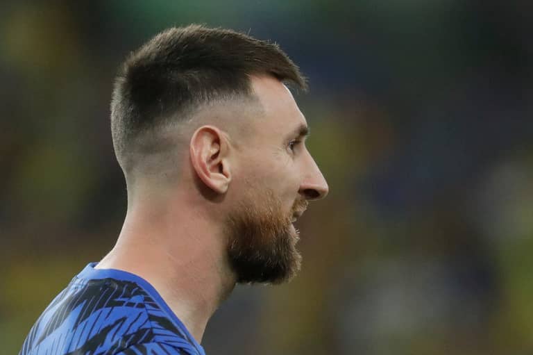 مدرب التانغو يطالب ميسي بالاستمرار