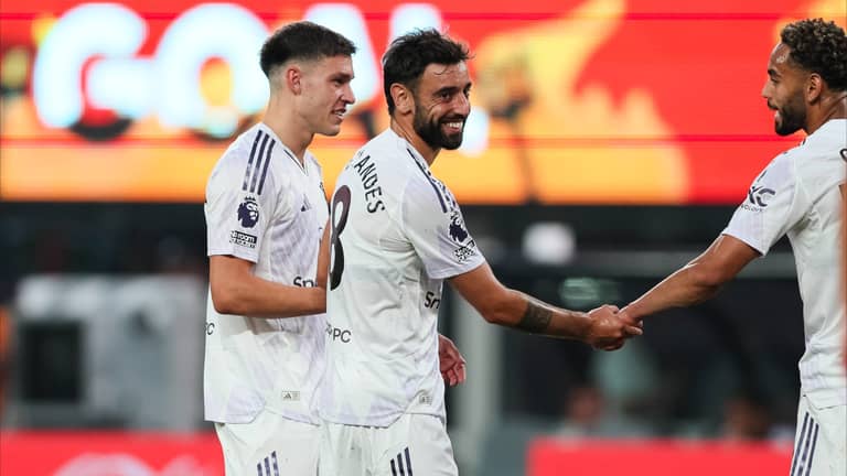 ودية مانشستر يونايتد تُحرج الفيفا بحضور قياسي