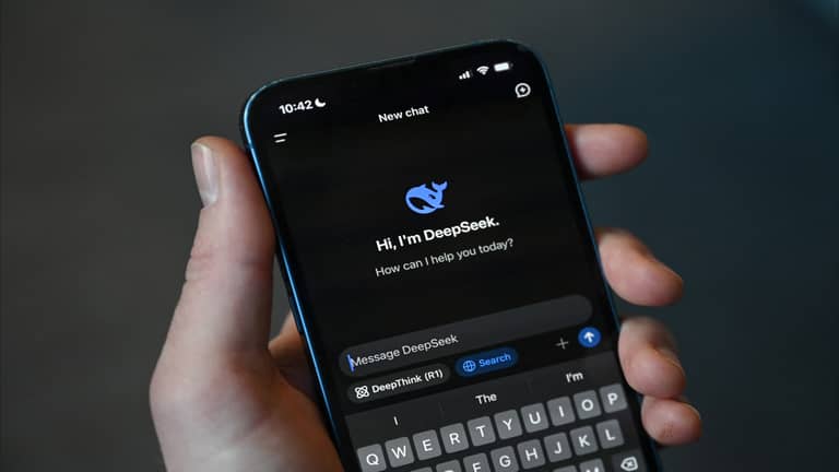 هجوم في أوج الشعبية.. DeepSeek تحد من "تسجيل الدخول"