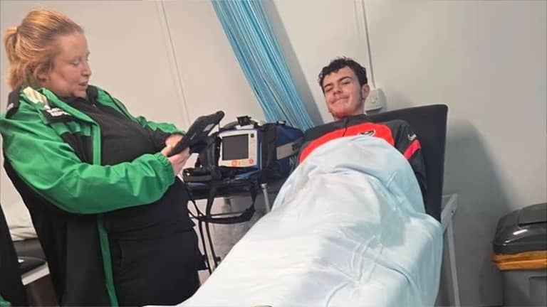 جامع كرات يفقد السمع بسبب شغب الجماهير