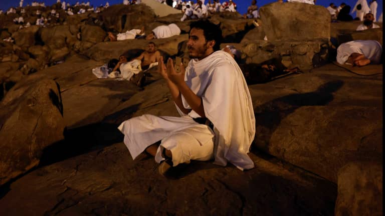 الحجاج يؤدون الركن الأعظم من الحج