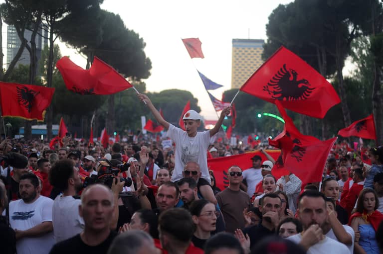 لليوم الـ100.. "ثورة الفلامنغو" تواصل التصدي لمشروع كوشنر