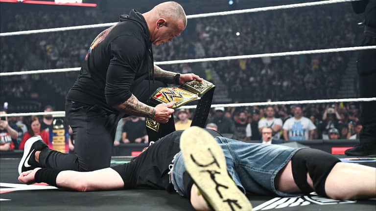 نصحه بالإنجاب.. أورتن يصفع سينا مجددا بـ"RKO"