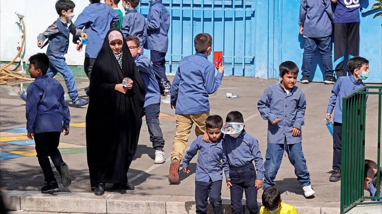 طهران تمدد إغلاق المدارس بسبب نقص الوقود
