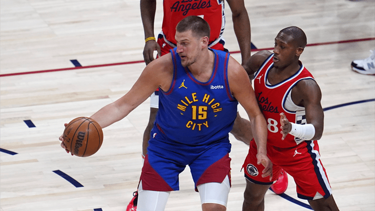 صراع "أجنبي" على أهم جوائز NBA