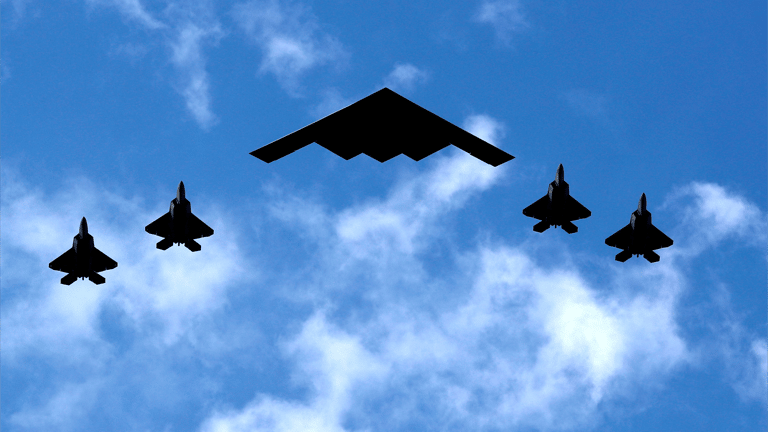 قاذفات الشبح B-2 إلى غوام.. رسائل أميركية لإيران؟