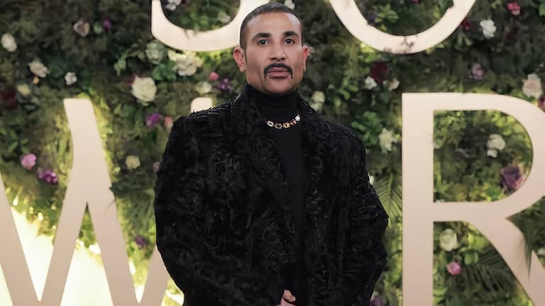 إطلالة أحمد سعد تثير الجدل في Joy Awards