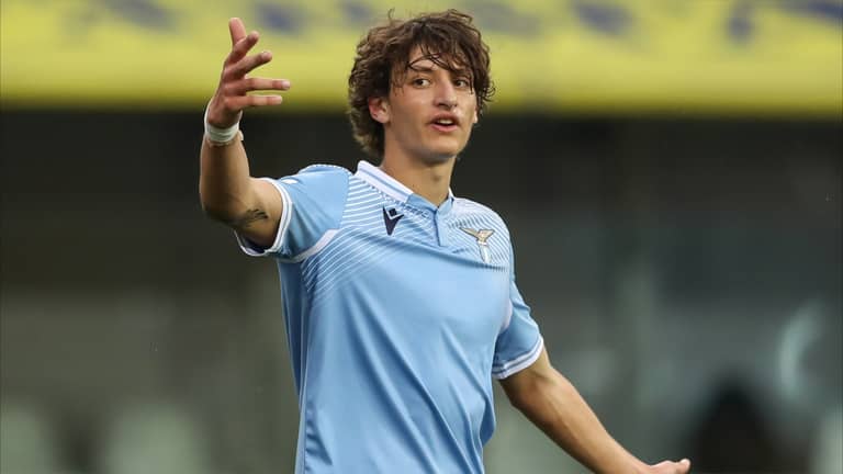 حفيد موسوليني يعيد "الفاشية" لملاعب إيطاليا