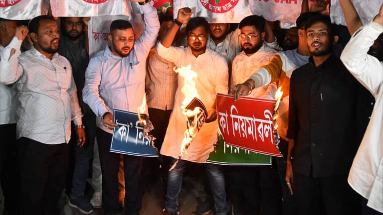 "قانون الجنسية" يشعل شوارع الهند