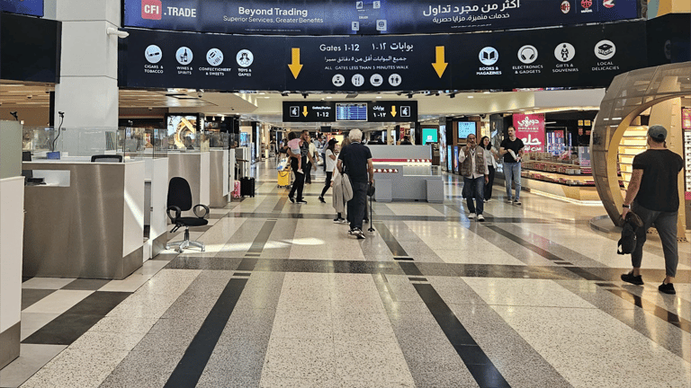 لبنان يعلق الرحلات مع إيران إلى أجل غير مسمى