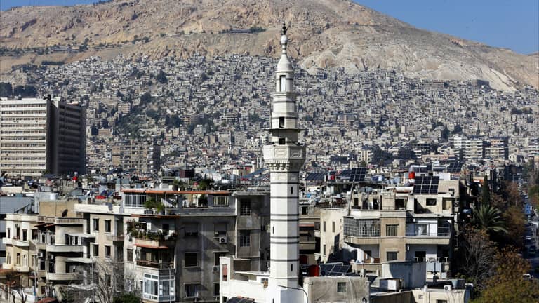 اعتراف نادر حول "مقتل مستشارين إيرانيين" في سوريا