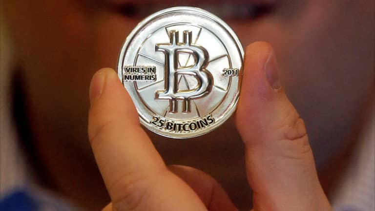 البيتكوين تتجاوز الـ72 ألفا
