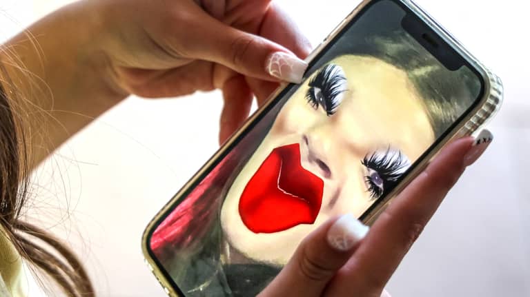 "سناب شات" تنضم إلى "الحظر الأسترالي" وتغلق 415 ألف حساب